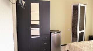 Гостиница Guest House Valery Анапа Трехместный номер "Комфорт" с душем-3